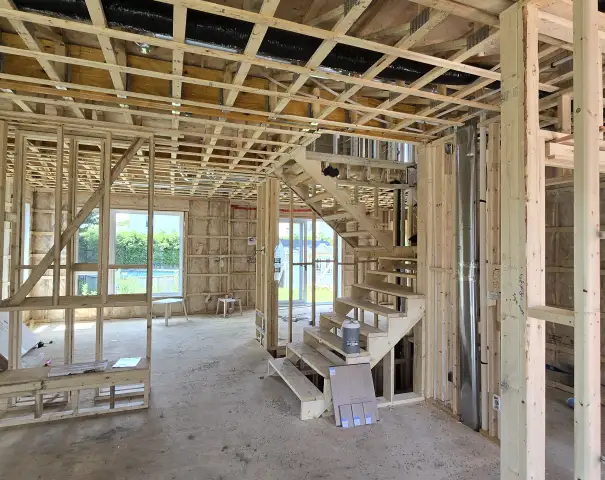 Structure de bois d'une maison en construction